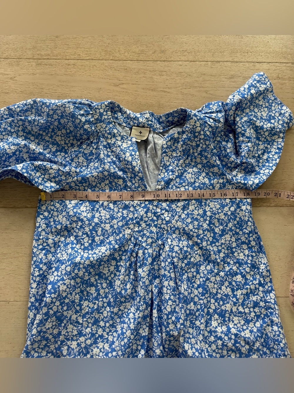 TUCKERNUCK BLOOMS ON BROAD FINLEY FLUTTER SLEEVE TOP S - Picture 6 of 9